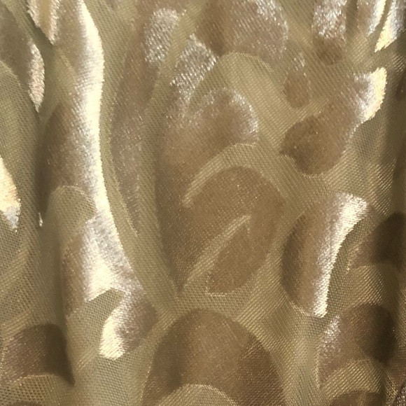 Simply Elegant Women Stylish Embossed Velvet Floral Leaves Design Blouse… - Picture 10 of 11